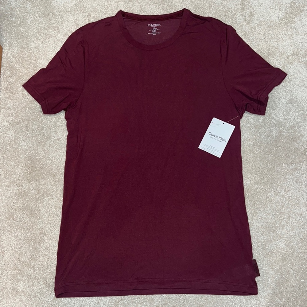 Maroon Calvin Klein men’s t-shirt.